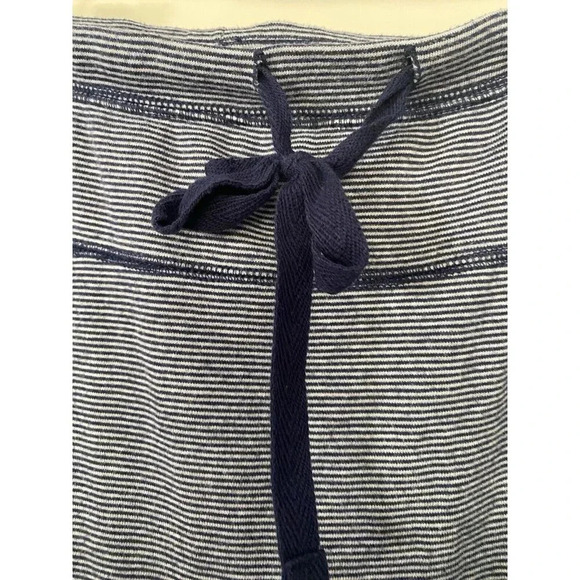 Avenue Skort Plus Size 18/20 or 1X Navy Blue & White Striped Stretch N104 - Picture 2 of 6